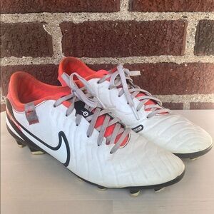 Nike White and pink soccer cleats US size 8